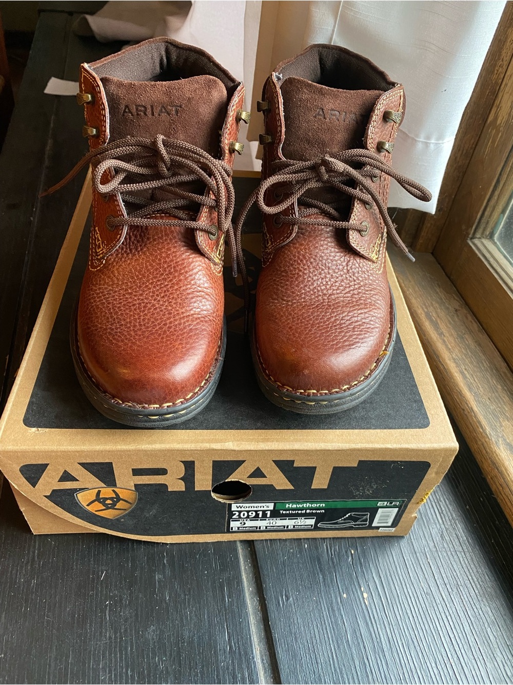 Ariat womans Chestnut Brown Leather Lace-Up Work Boots